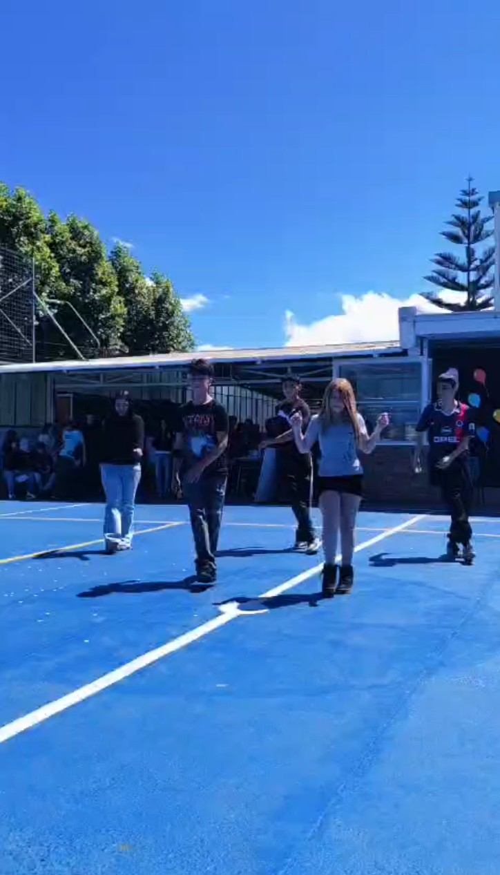 💃✨ ¡Octavo Básico también se hizo presente en el Día del Profesor! ❤️🎶